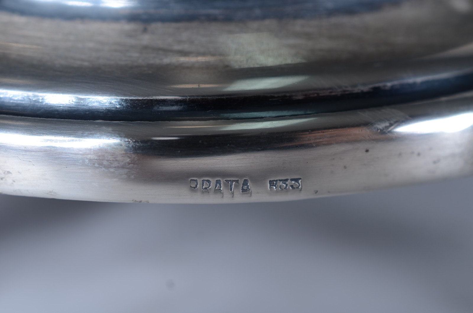 Par de castiçais de prata, contraste 833 mls. Peso da prata: 440 g... - foto 4 de 5