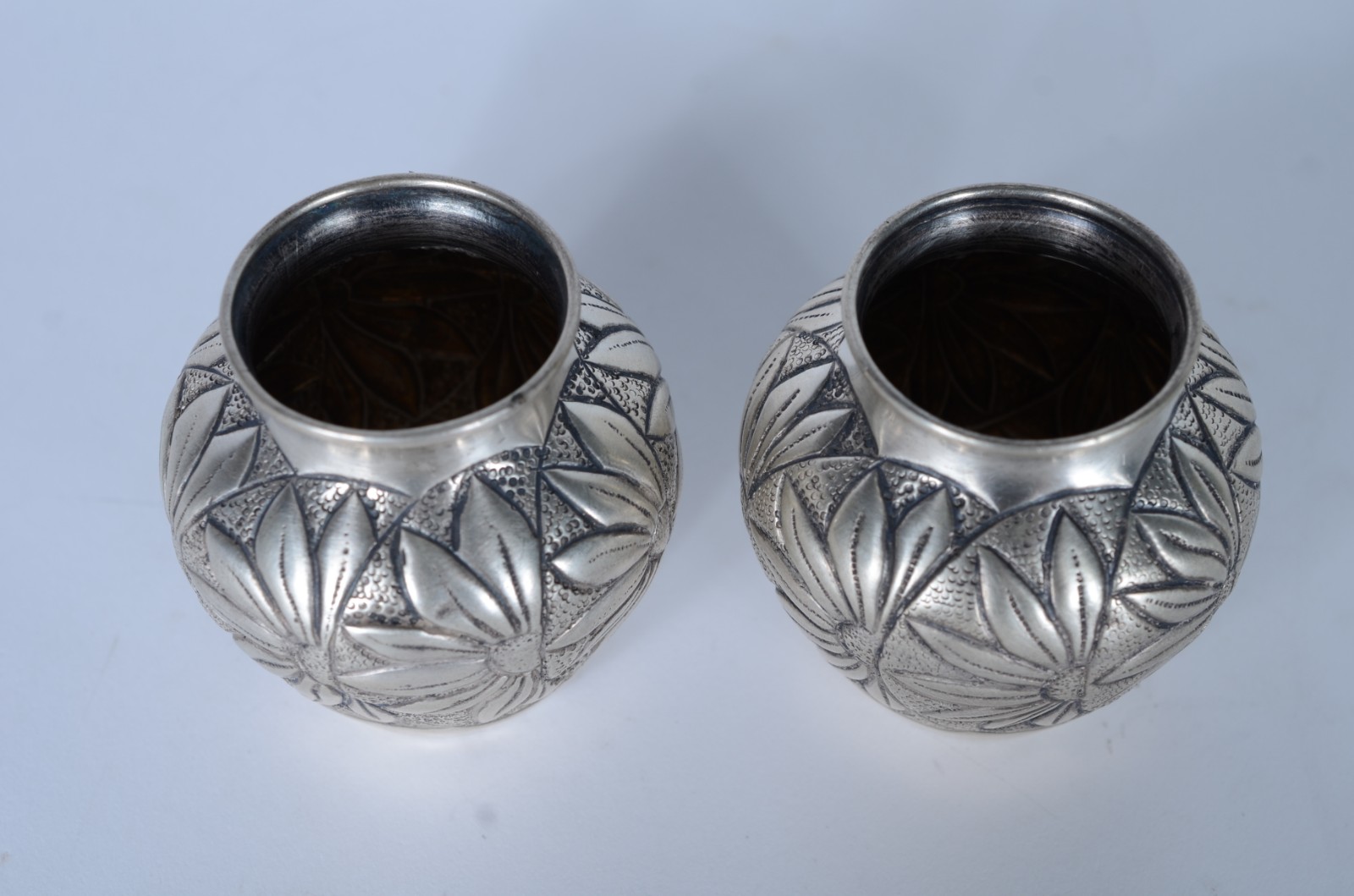 Par de vasos de prata portuguesa, contraste Águia decorados com... - foto 2 de 4