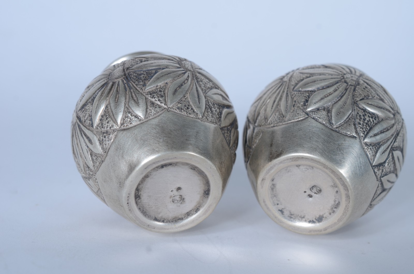 Par de vasos de prata portuguesa, contraste Águia decorados com... - foto 3 de 4