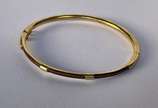 Pulseira "escrava" de ouro 18k. com detalhe em ... - Pulseira "escrava" de ouro 18k. com detalhe em "rabo de elefante". (Por motivos de segurança a peça não se encontra na loja).