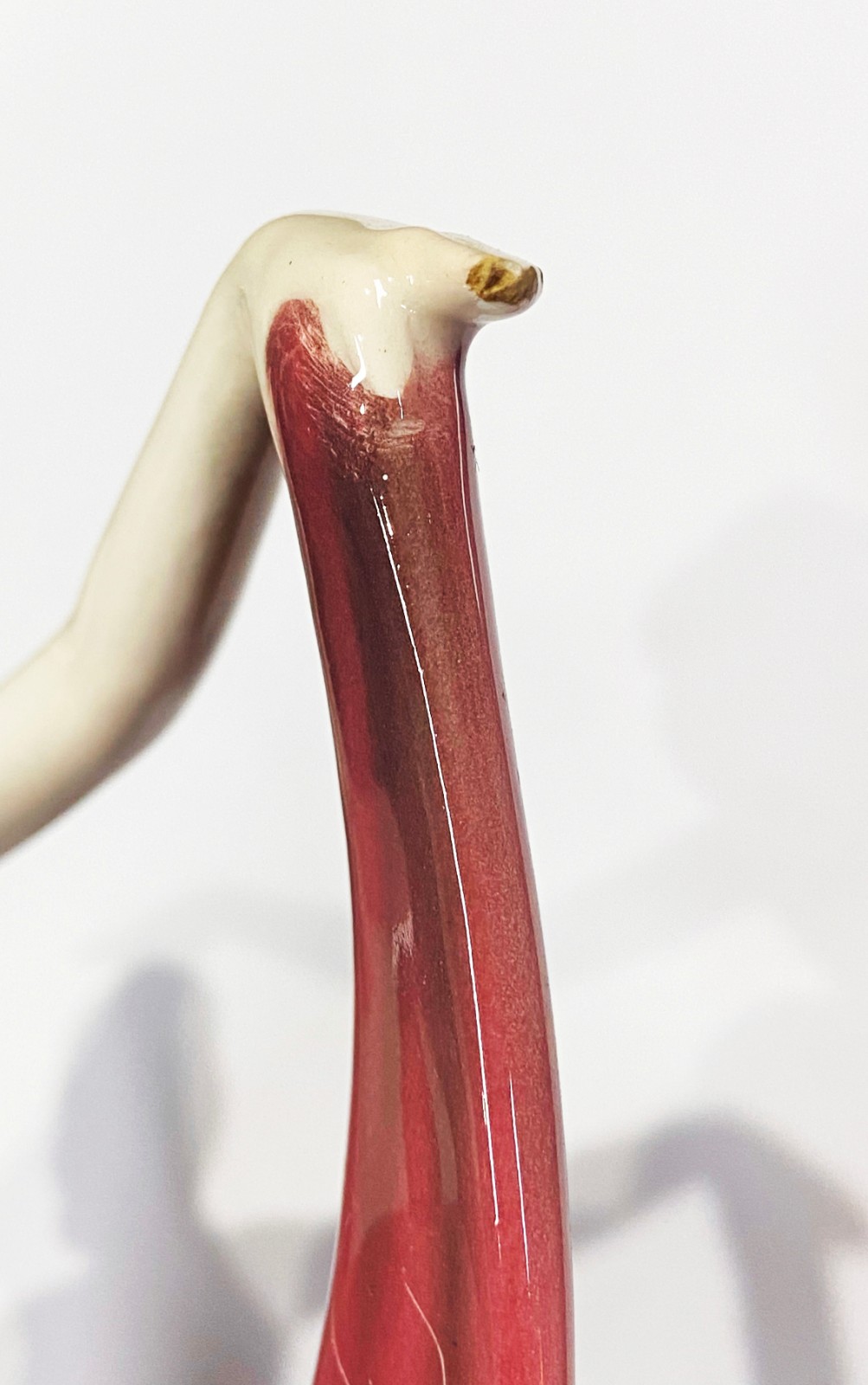Escultura de porcelana austríaca representando dançarina. Dedo com... - foto 8 de 8