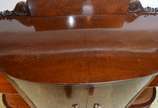 Móvel buffet de madeira nobre no estilo Art Dec... - Móvel buffet de madeira nobre no estilo Art Deco. Duas portas centrais no feitio semi bombé, prateleira interna, quinas vazadas com prateleiras ...