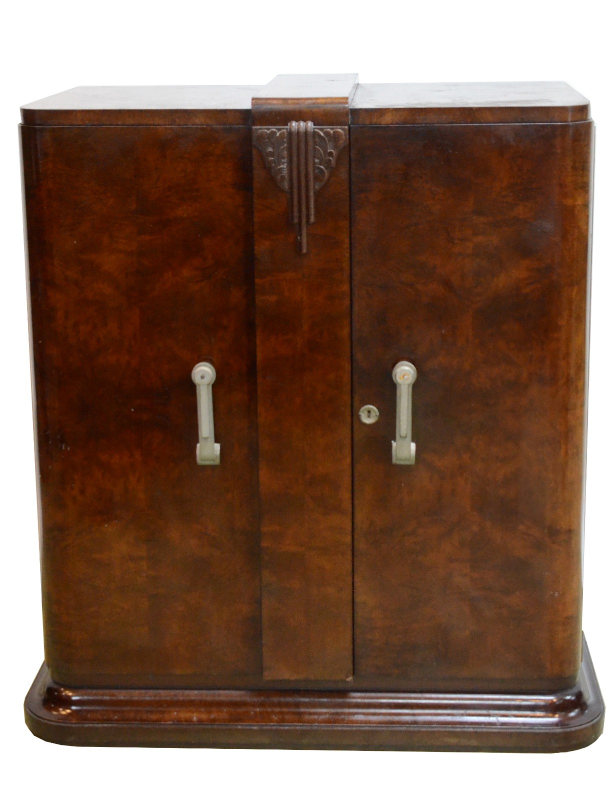 Cômoda de madeira nobre no estilo Art Deco, duas portas com cinco... - foto 2 de 9