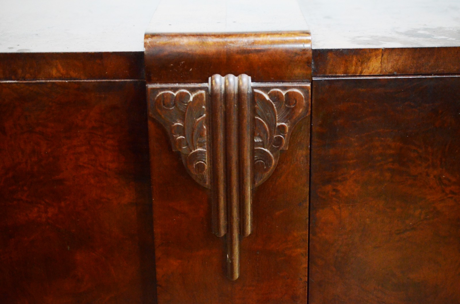 Cômoda de madeira nobre no estilo Art Deco, duas portas com cinco... - foto 3 de 9