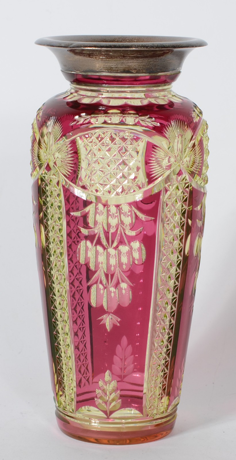 Vaso de cristal lapidado doublé rosa e amarelo, bocal de prata... - foto 1 de 5