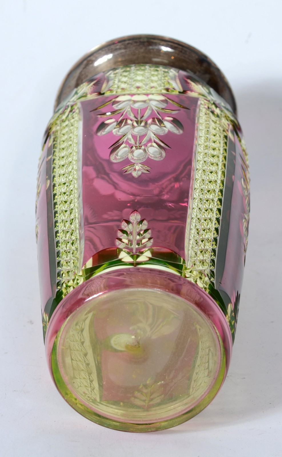 Vaso de cristal lapidado doublé rosa e amarelo, bocal de prata... - foto 4 de 5