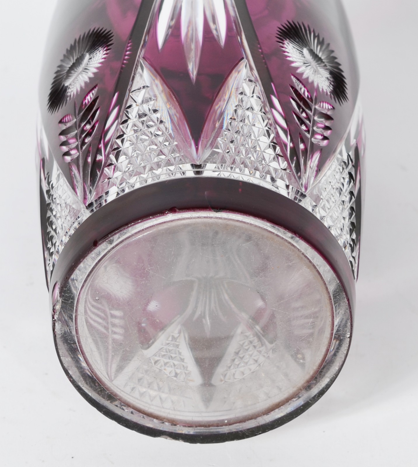 Vaso de cristal europeu doublé rosa lapidado. Bicados na base e no... - foto 4 de 7