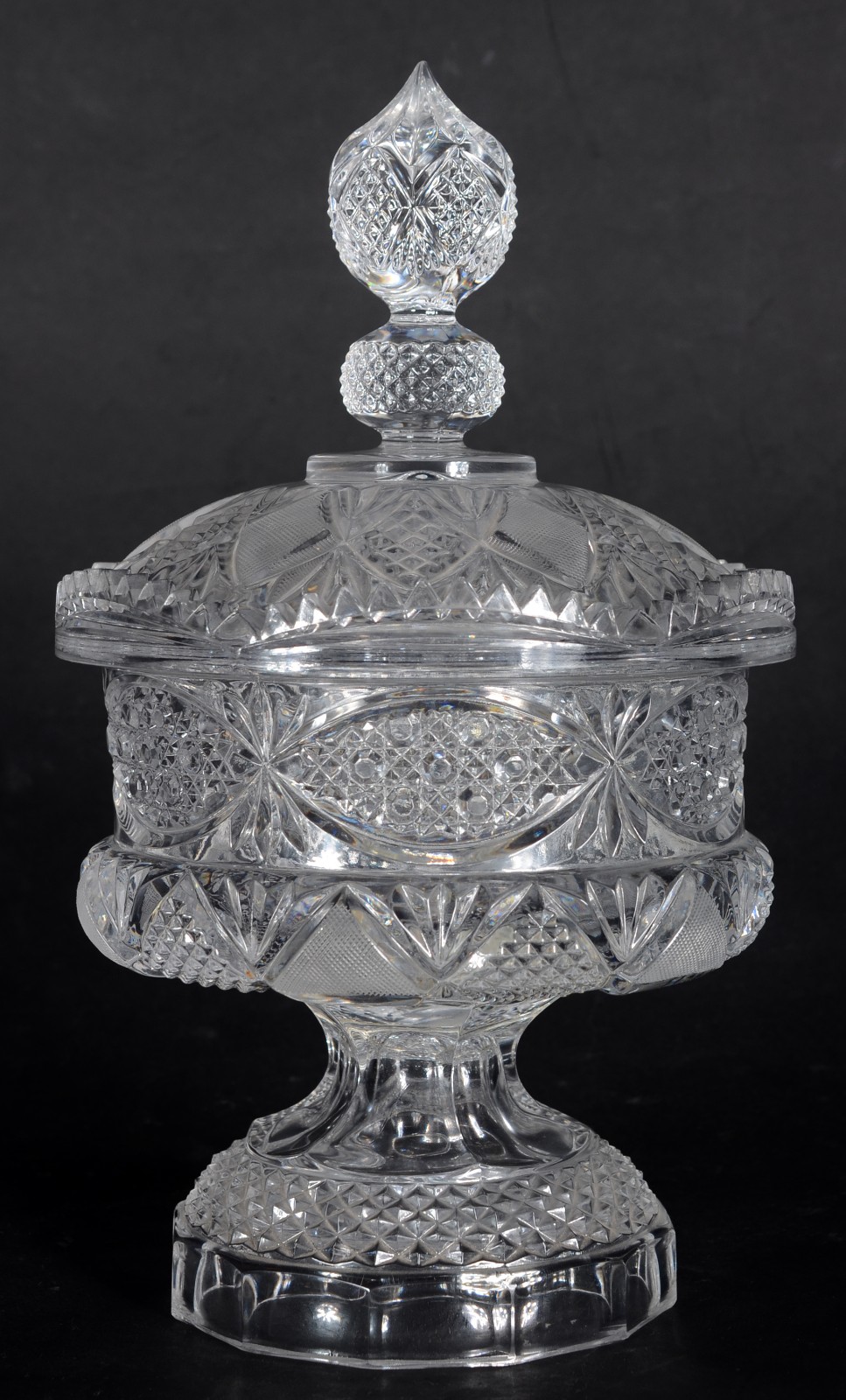 Bomboniere de cristal tcheco lapidado. - foto 1 de 6