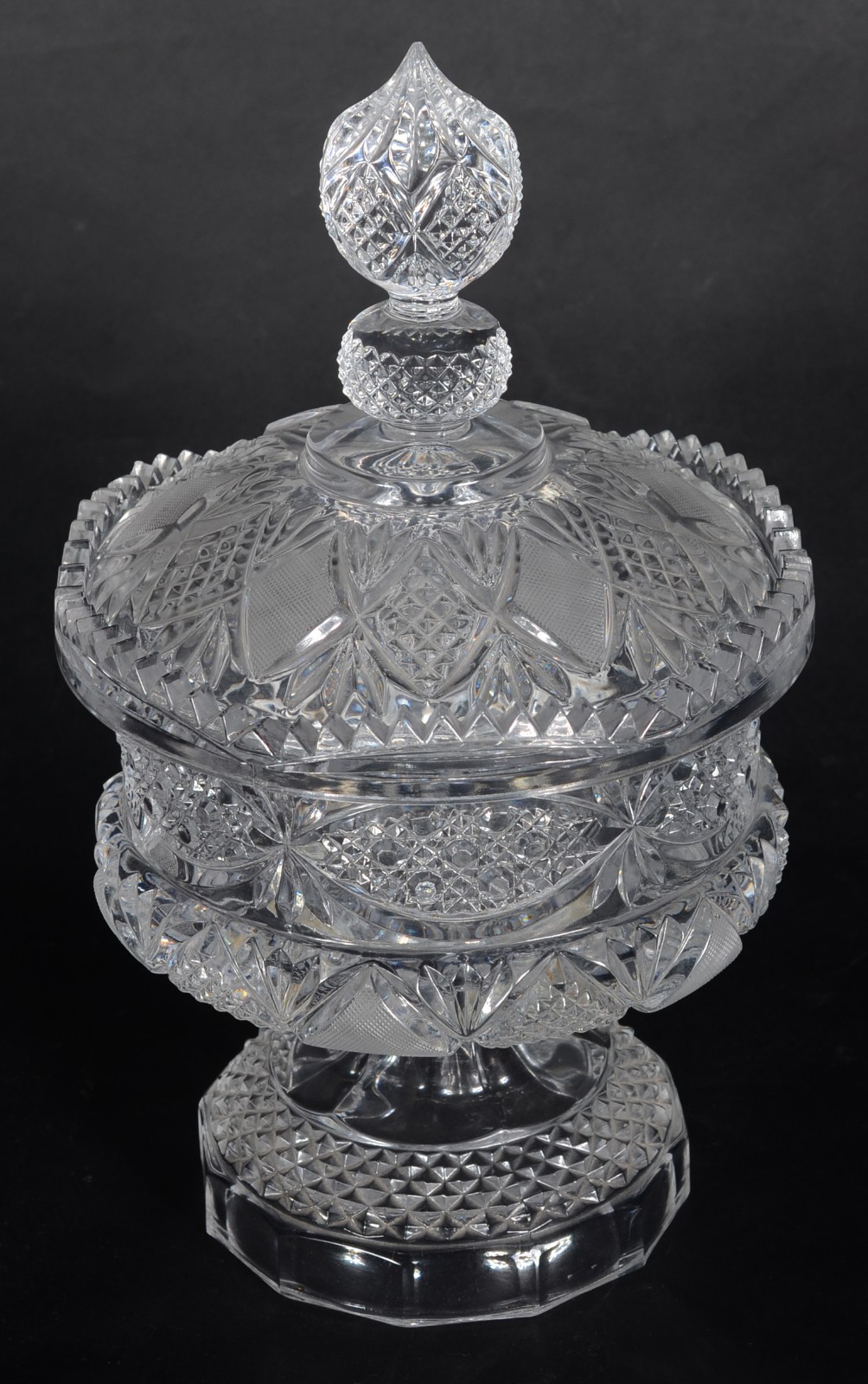 Bomboniere de cristal tcheco lapidado. - foto 2 de 6