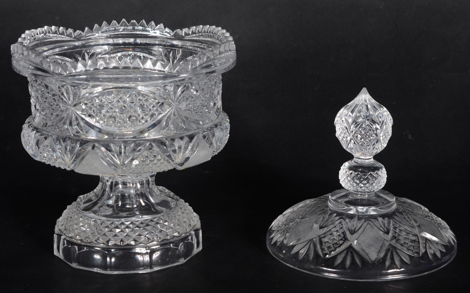 Bomboniere de cristal tcheco lapidado. - foto 4 de 6