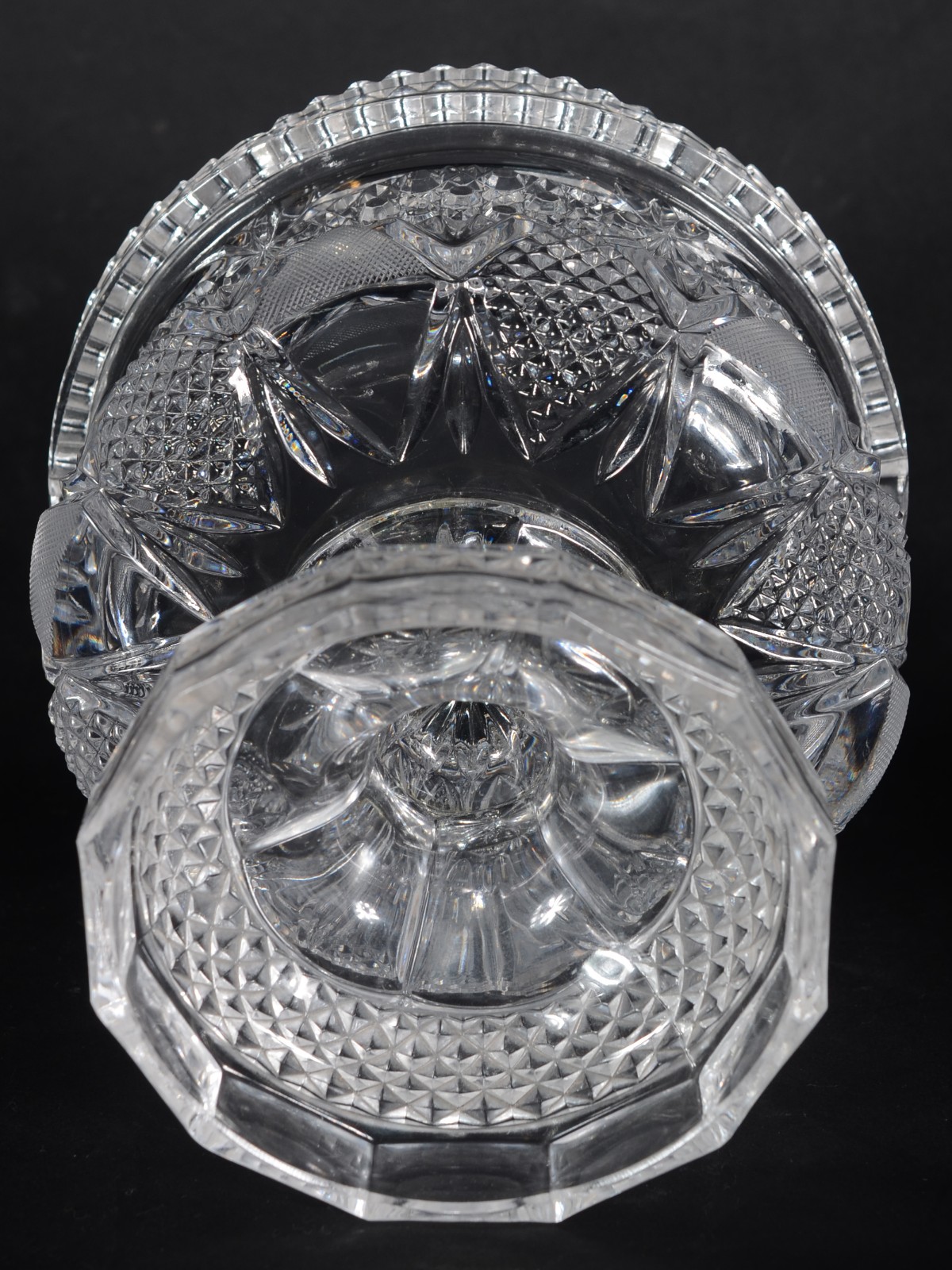 Bomboniere de cristal tcheco lapidado. - foto 5 de 6