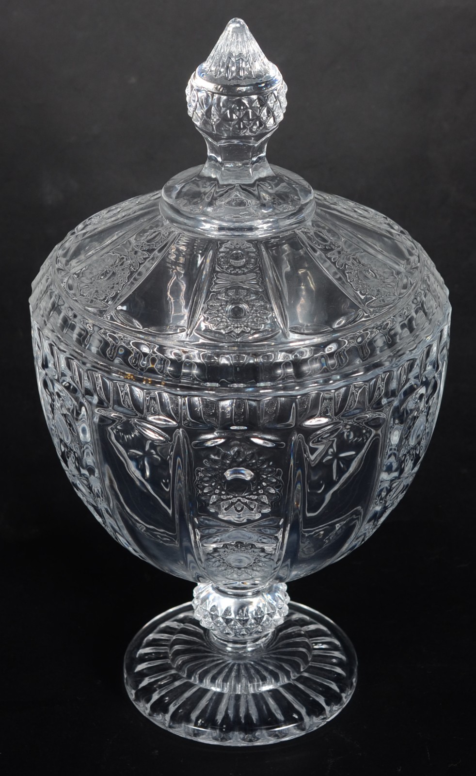 Bomboniere de cristal tcheco lapidado. - foto 2 de 4