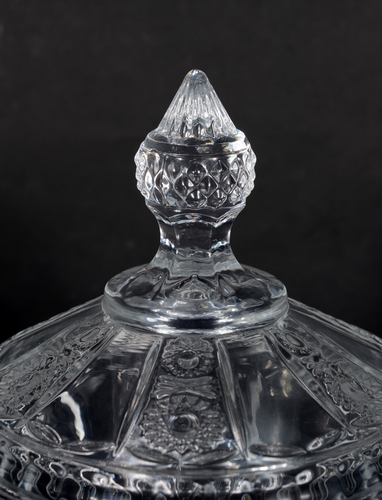 Bomboniere de cristal tcheco lapidado. - foto 3 de 4