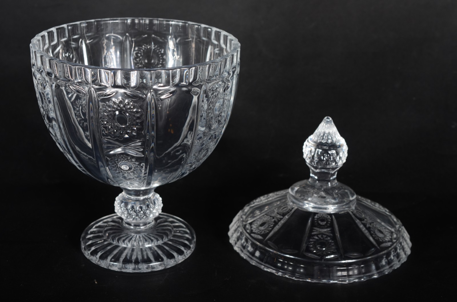 Bomboniere de cristal tcheco lapidado. - foto 4 de 4