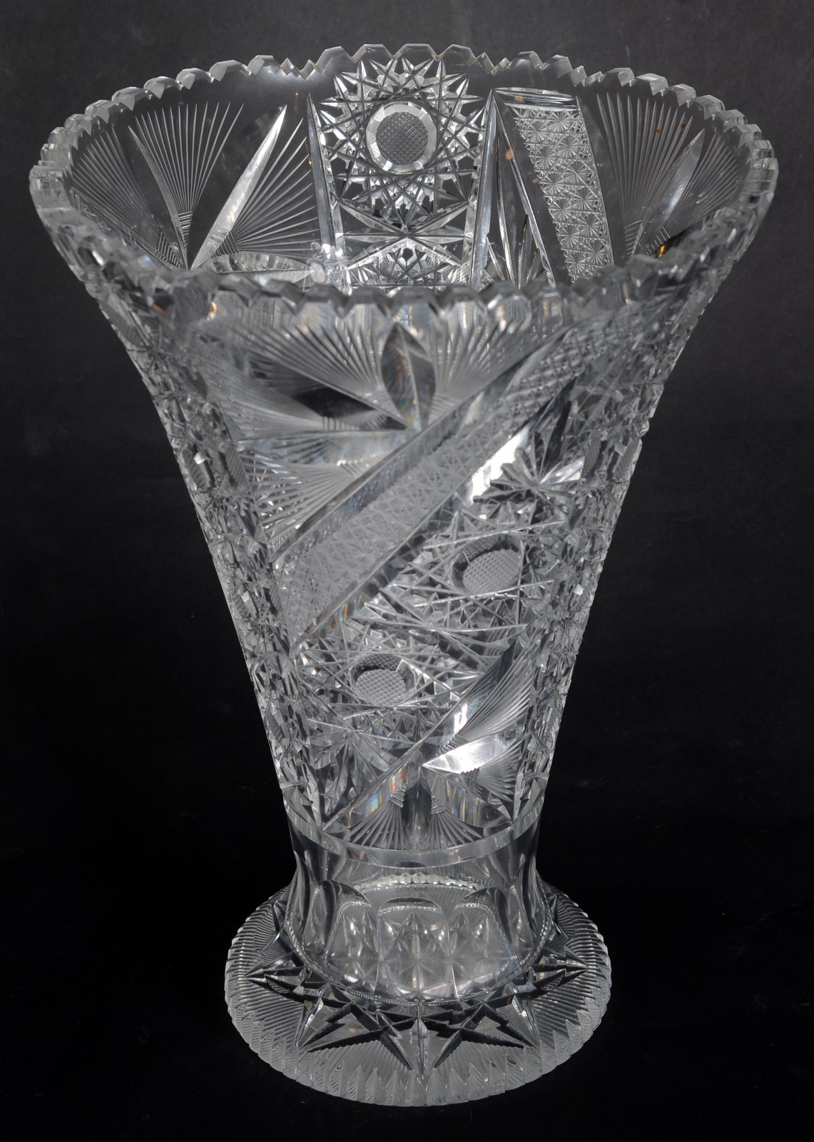 Vaso de cristal tcheco lapidado. Mínimos bicados. - foto 3 de 4
