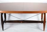 Sérgio Rodrigues (1927-2014), Mesa Burton - Mesa de jantar de madeira nobre, pés de madeira maciça ligados por haste de latão, tampo folheado com tábua extensora medindo 1.00 m. x 0,50 cm. Anos 