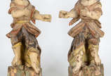 Par de excepcionais figuras de Querubins de mad... - Par de excepcionais figuras de Querubins de madeira ricamente entalhadas e policromadas - Portugal, Séc XVIII 