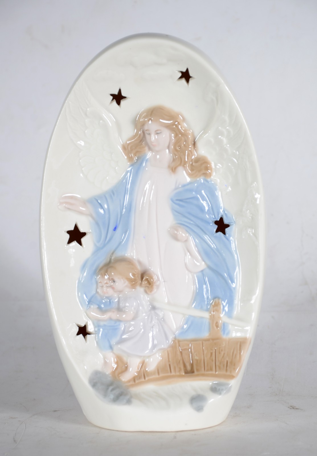 Luminária na forma de anjo da guarda de porcelana policromada. - foto 1 de 9