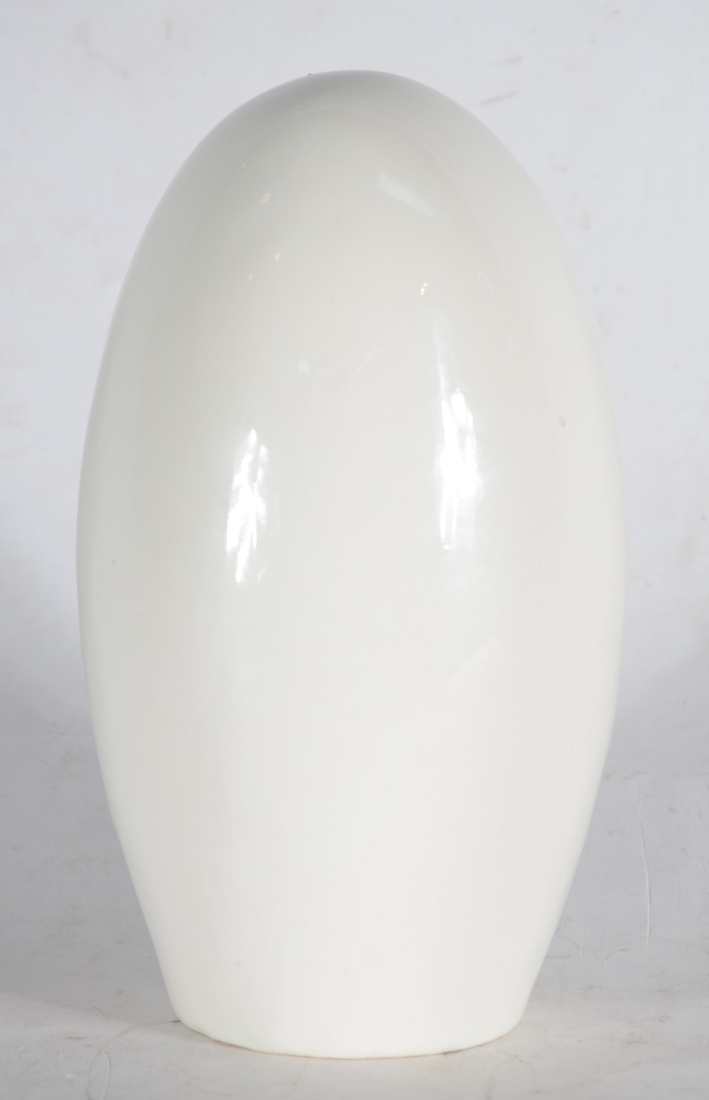 Luminária na forma de anjo da guarda de porcelana policromada. - foto 6 de 9
