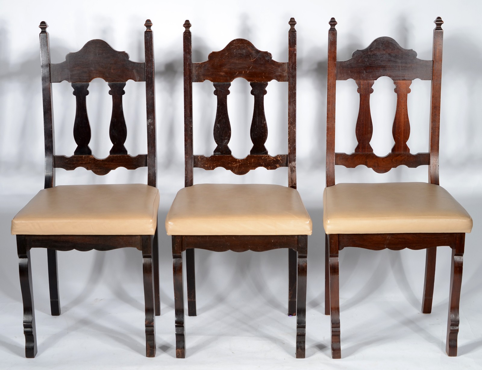 Conjunto com 6 cadeiras para sala de jantar de madeira nobre... - foto 5 de 9