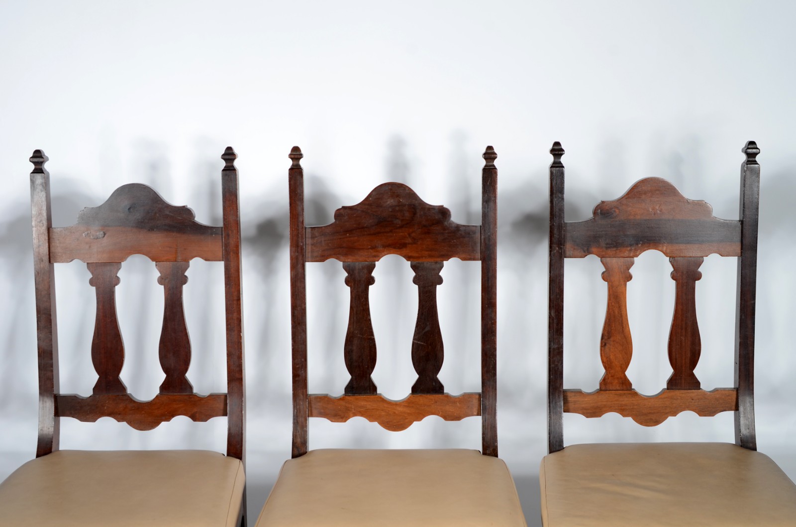 Conjunto com 6 cadeiras para sala de jantar de madeira nobre... - foto 8 de 9