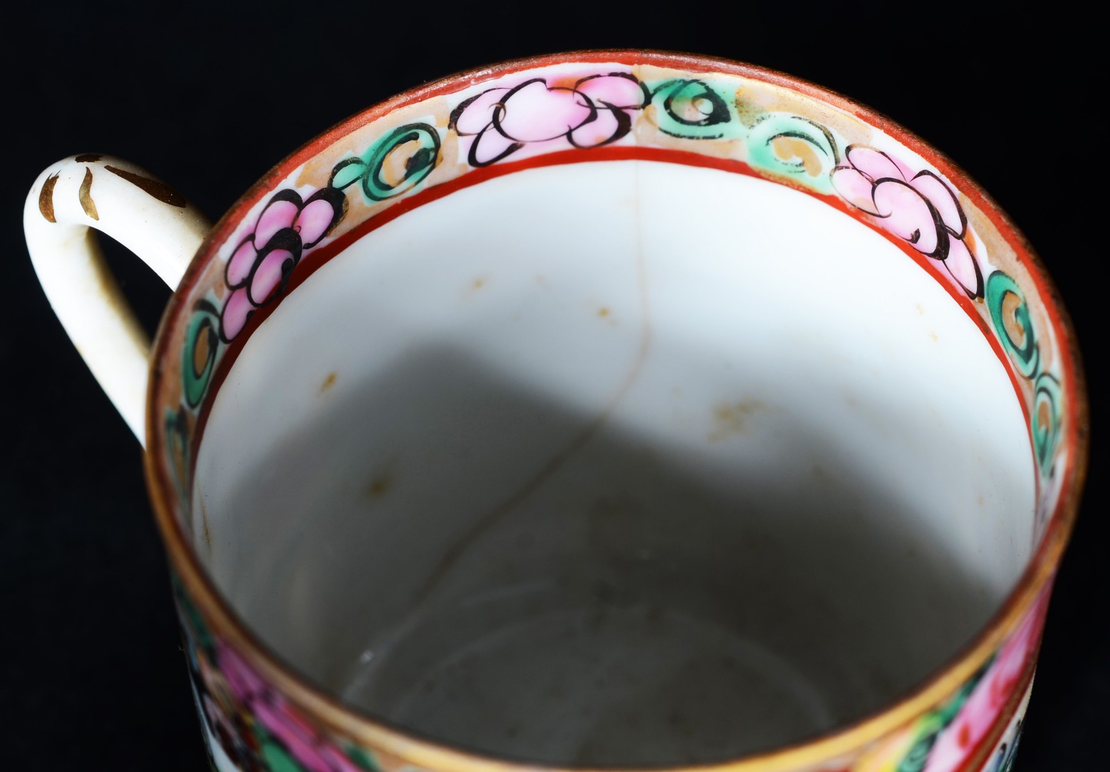 Diversas peças de porcelana oriental, decoradas com figuras e flores... - foto 5 de 6
