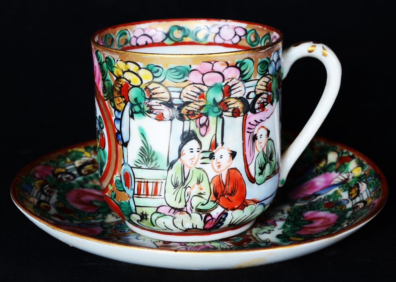 Diversas peças de porcelana oriental, decoradas com figuras e flores... - foto 6 de 6