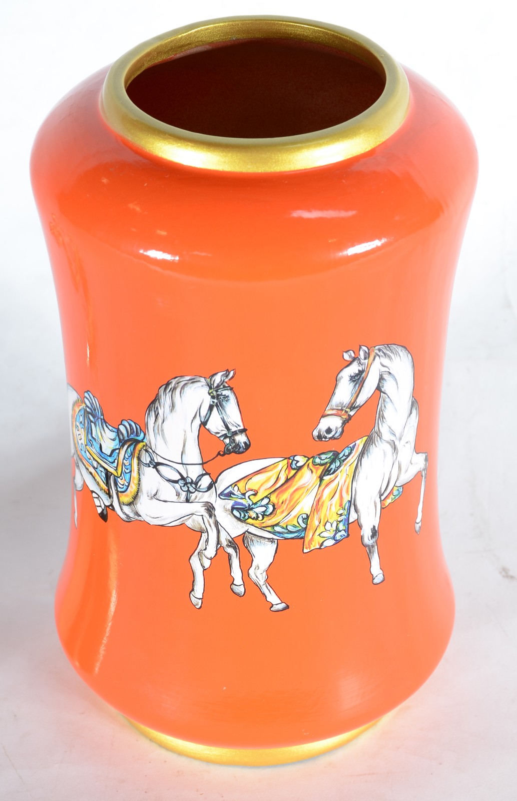 Potiche de cerâmica laranja decorado com figuras de cavalos e... - foto 6 de 8
