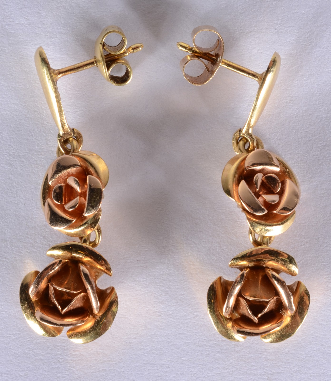 Par de brincos de ouro 18 k., contraste 750mls feitio flor. (Por... - foto 1 de 4
