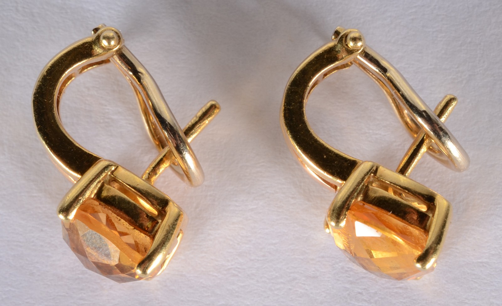 Par de brincos de ouro 18 k., contraste 750 mls com duas pedras... - foto 2 de 5