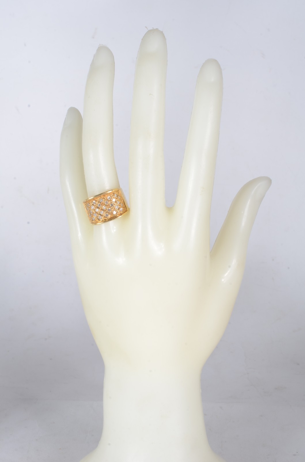 Anel de ouro 18 k., contraste 750 mls com aproximadamente 18... - foto 4 de 6