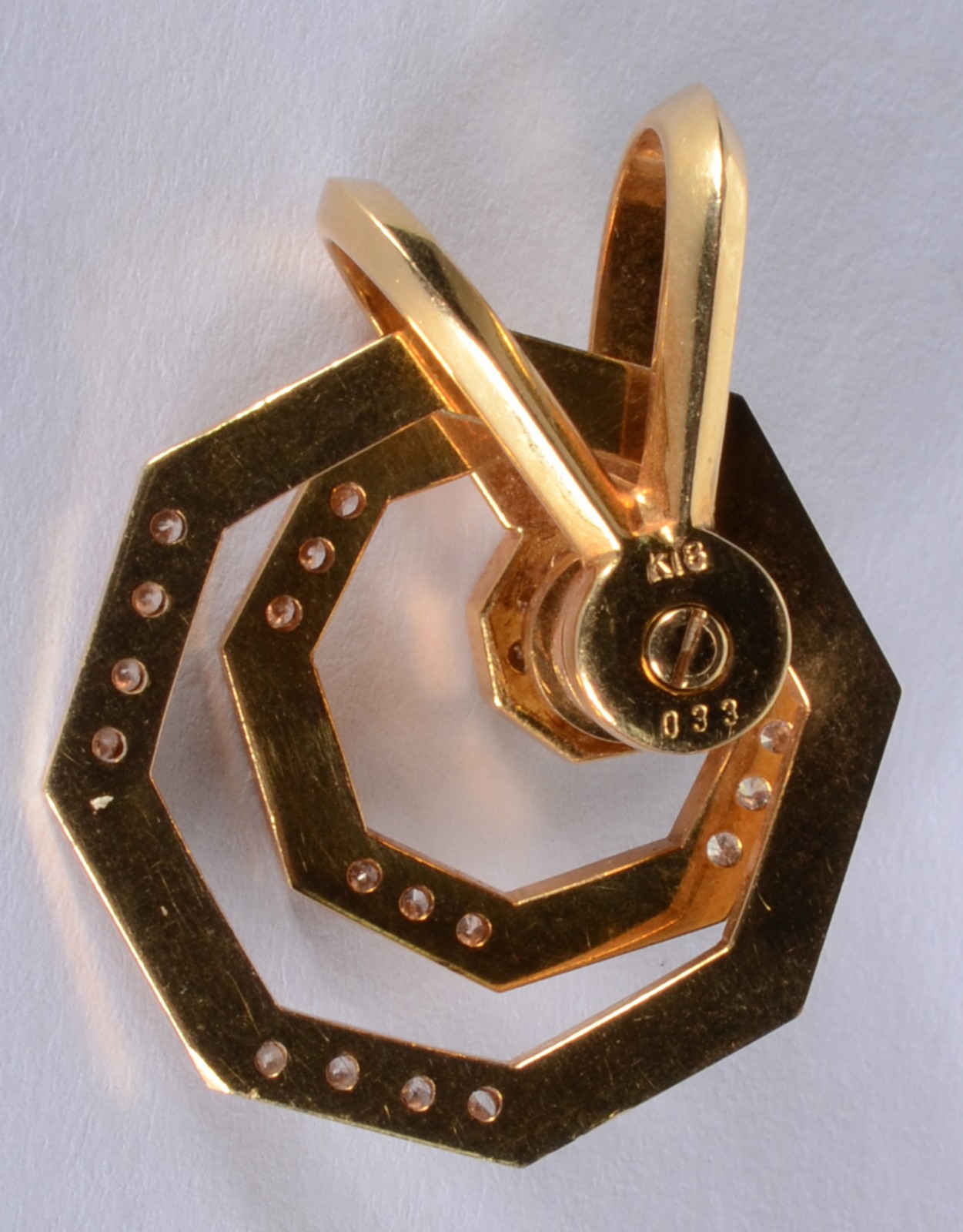 Pendente de ouro 18 k., contraste 750 mls cravejado com 36... - foto 4 de 4