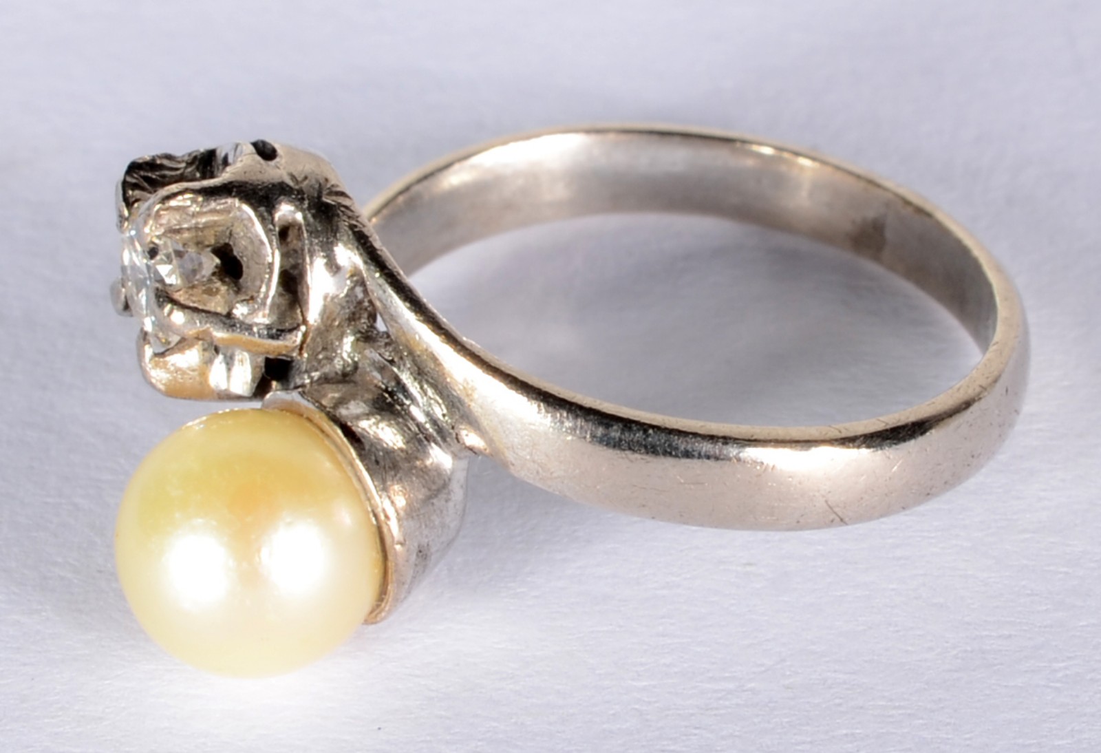 Anel de ouro branco "Romeu e Julieta" com um brilhante de 0,20 ct... - foto 1 de 5