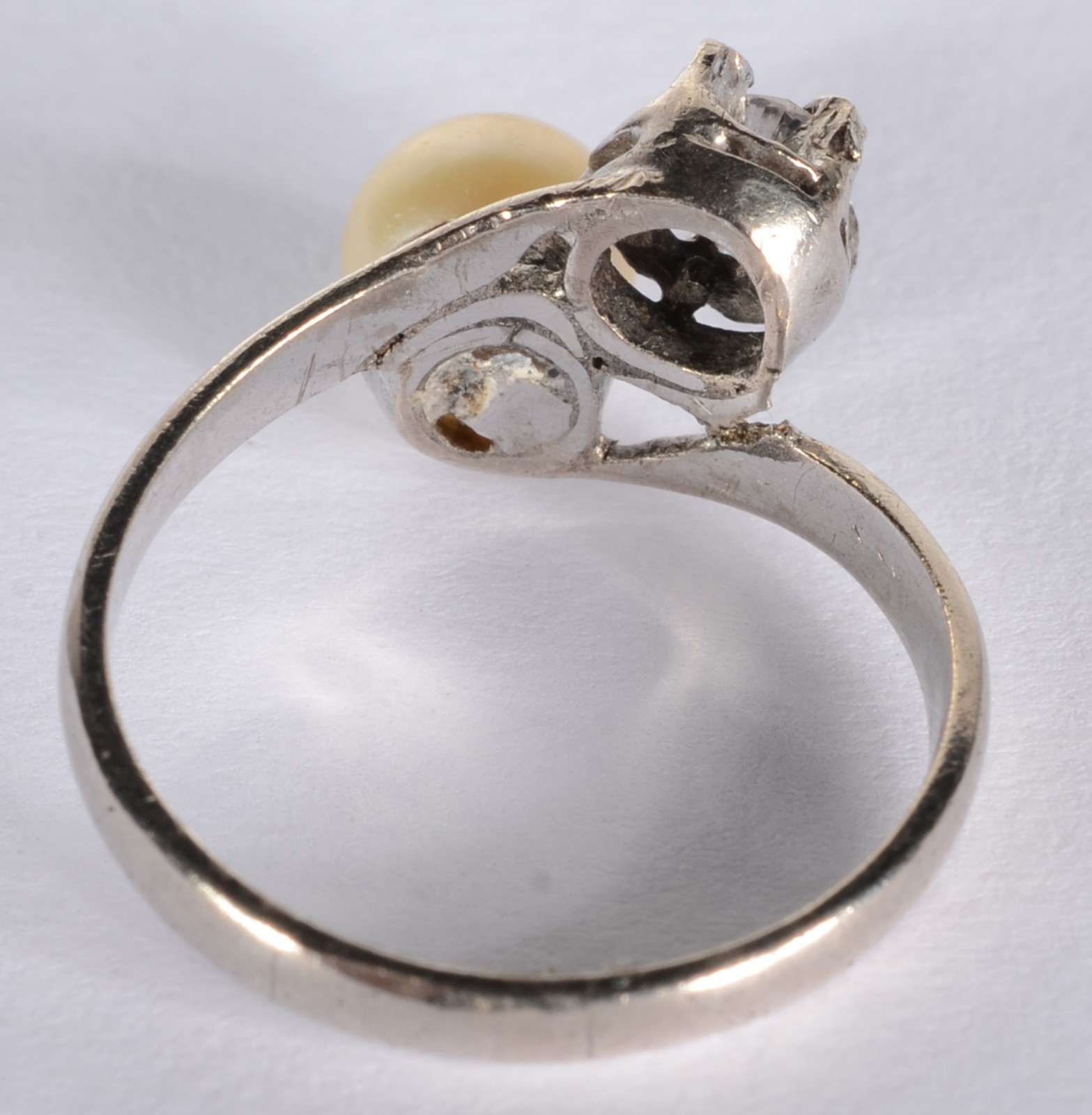 Anel de ouro branco "Romeu e Julieta" com um brilhante de 0,20 ct... - foto 3 de 5