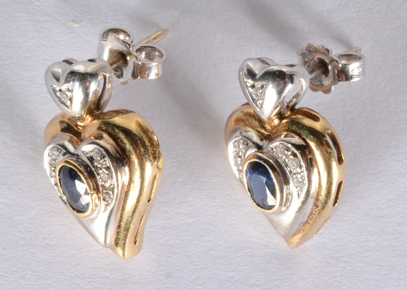 Par de brincos de ouro branco e ouro 18 k., contraste 750 mls, feitio... - foto 2 de 6
