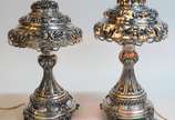 Par de abatjoures de prata baixa contrastada, c... - Par de abatjoures de prata baixa contrastada, cúpulas trabalhadas com flores e folhagens vazadas. Peso da prata: 1400 g. (Por motivos de seguran...