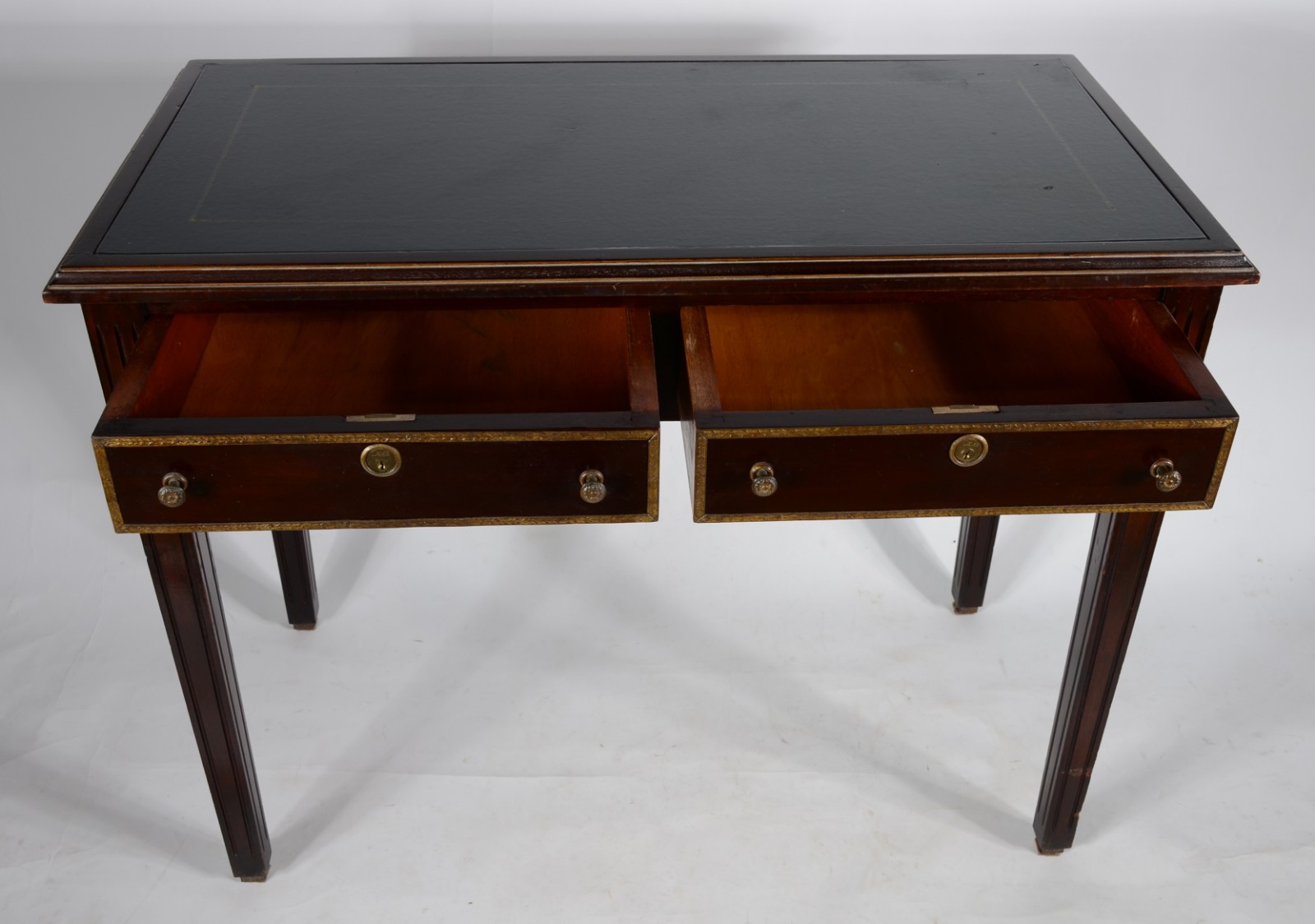 Mesa para escritório de madeira nobre, tampo retangular forrado em... - foto 3 de 10