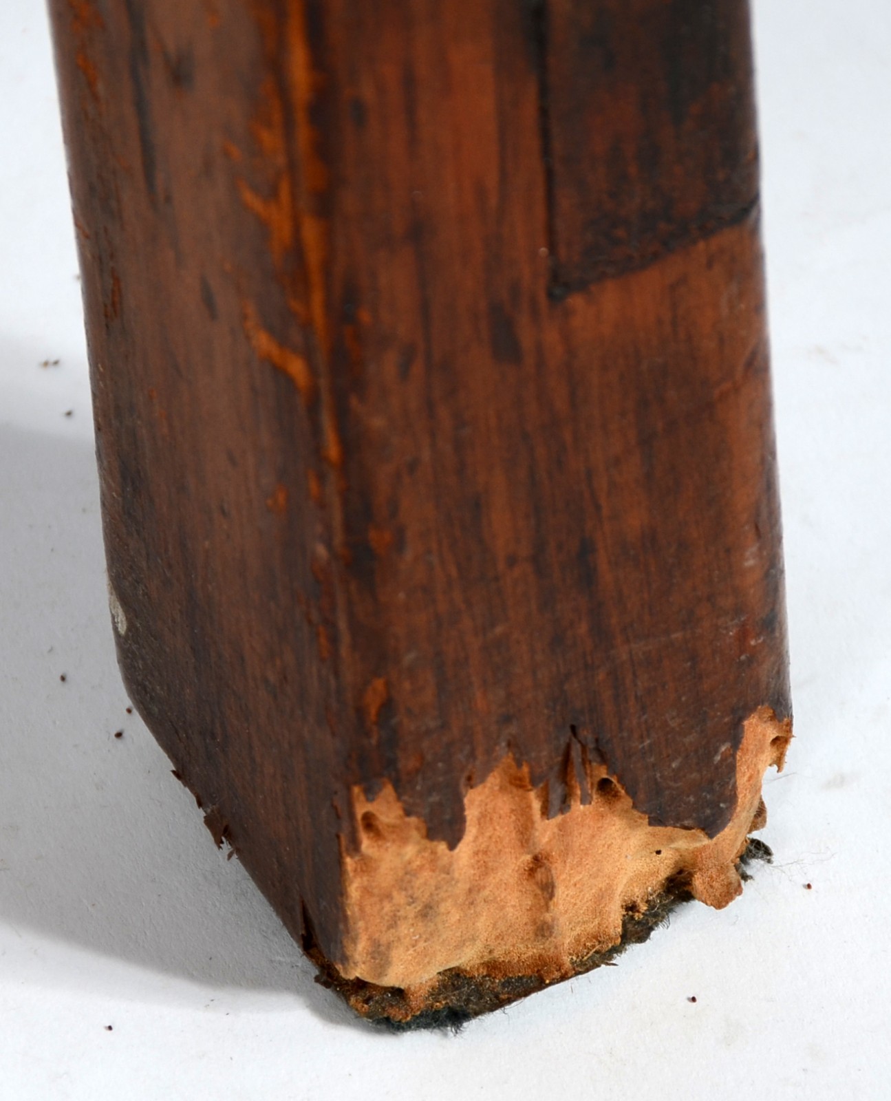 Mesa de madeira nobre com uma gaveta. Estilo colonial brasileiro. Um... - foto 6 de 9