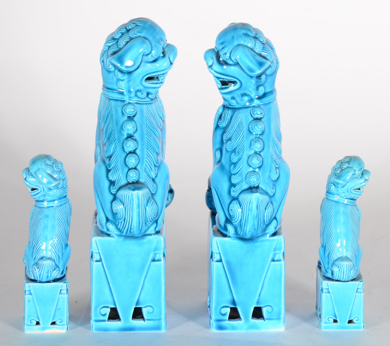 Quatro estatuetas de porcelana azul turquesa representando cães de fó. - foto 3 de 5