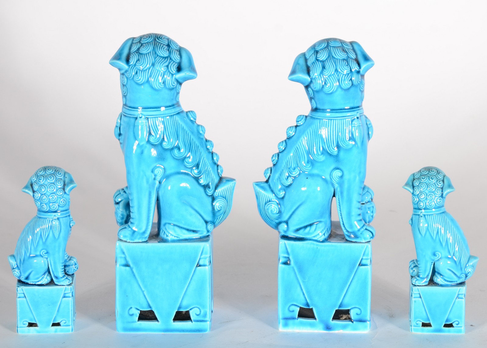 Quatro estatuetas de porcelana azul turquesa representando cães de fó. - foto 4 de 5