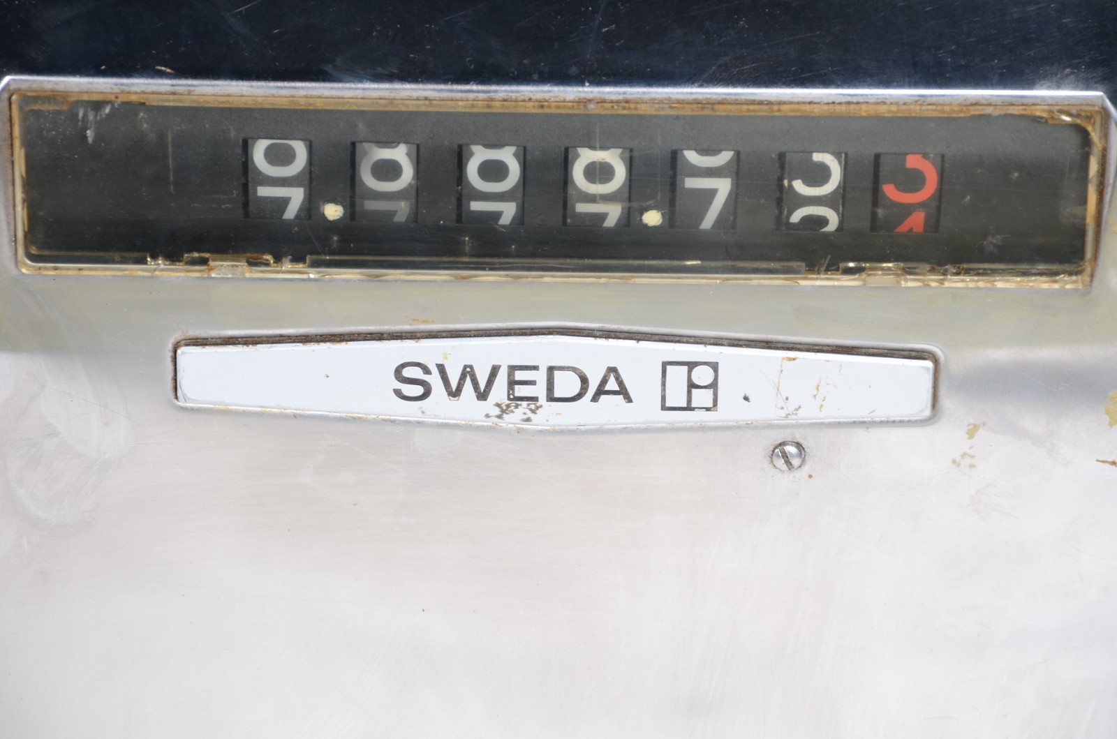 Antiga máquina registradora de metal, marca Sweda. Desgastes. - foto 8 de 11