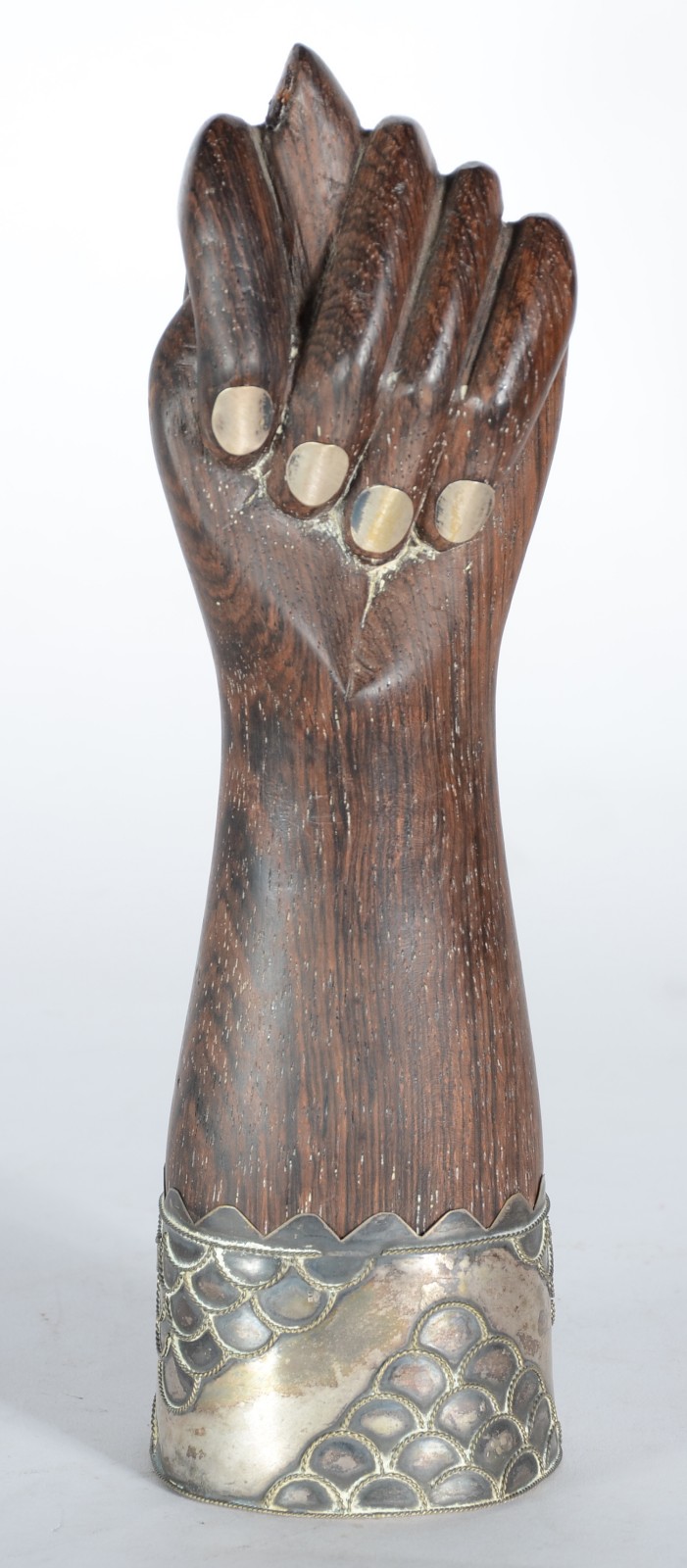 Figa de jacarandá com detalhes em metal prateado. - foto 1 de 5