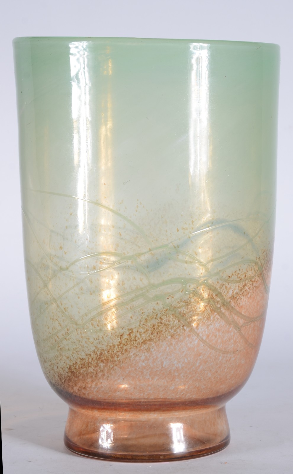 Vaso de murano degrade âmbar/verde com trabalhos em relevo. - foto 1 de 4
