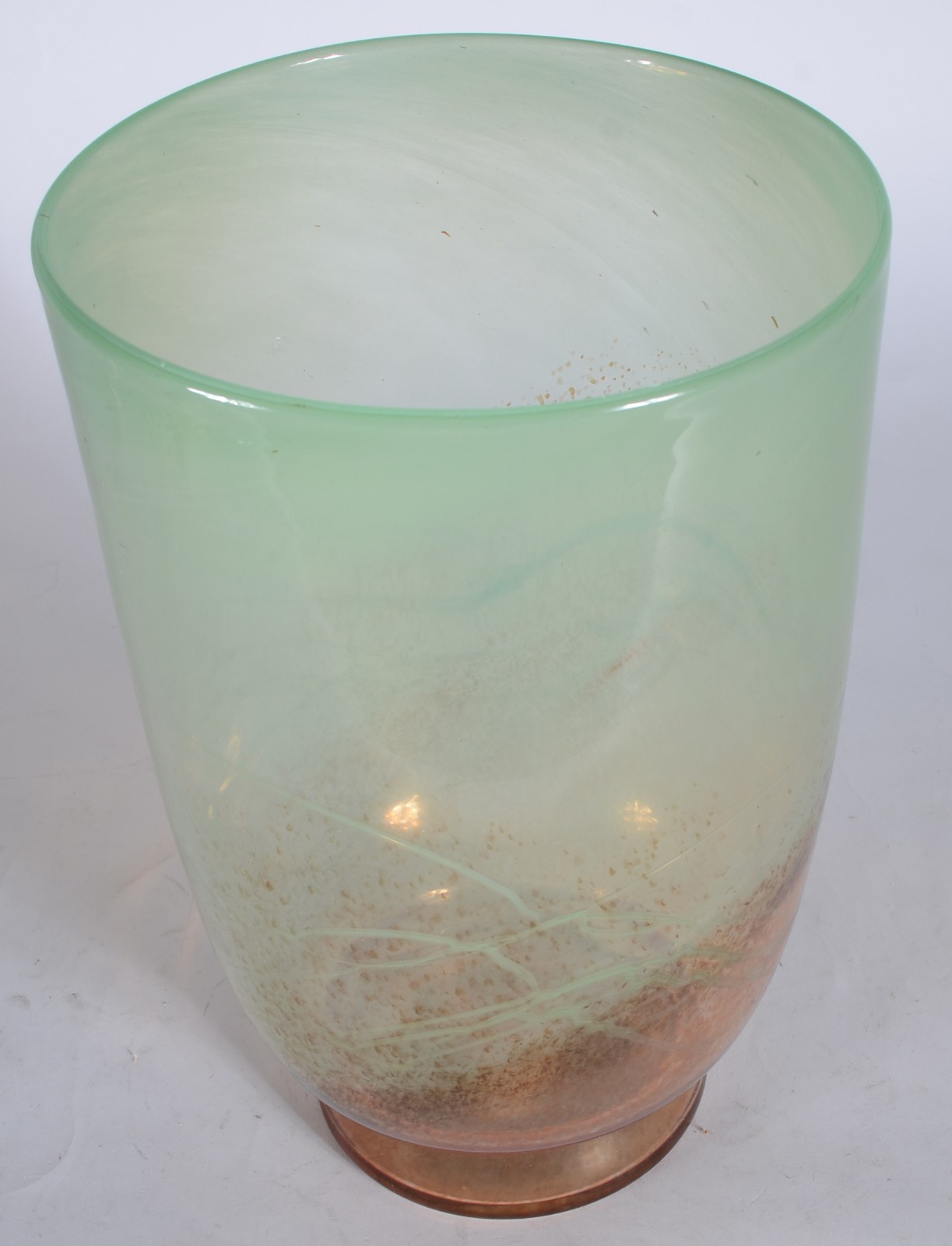 Vaso de murano degrade âmbar/verde com trabalhos em relevo. - foto 3 de 4