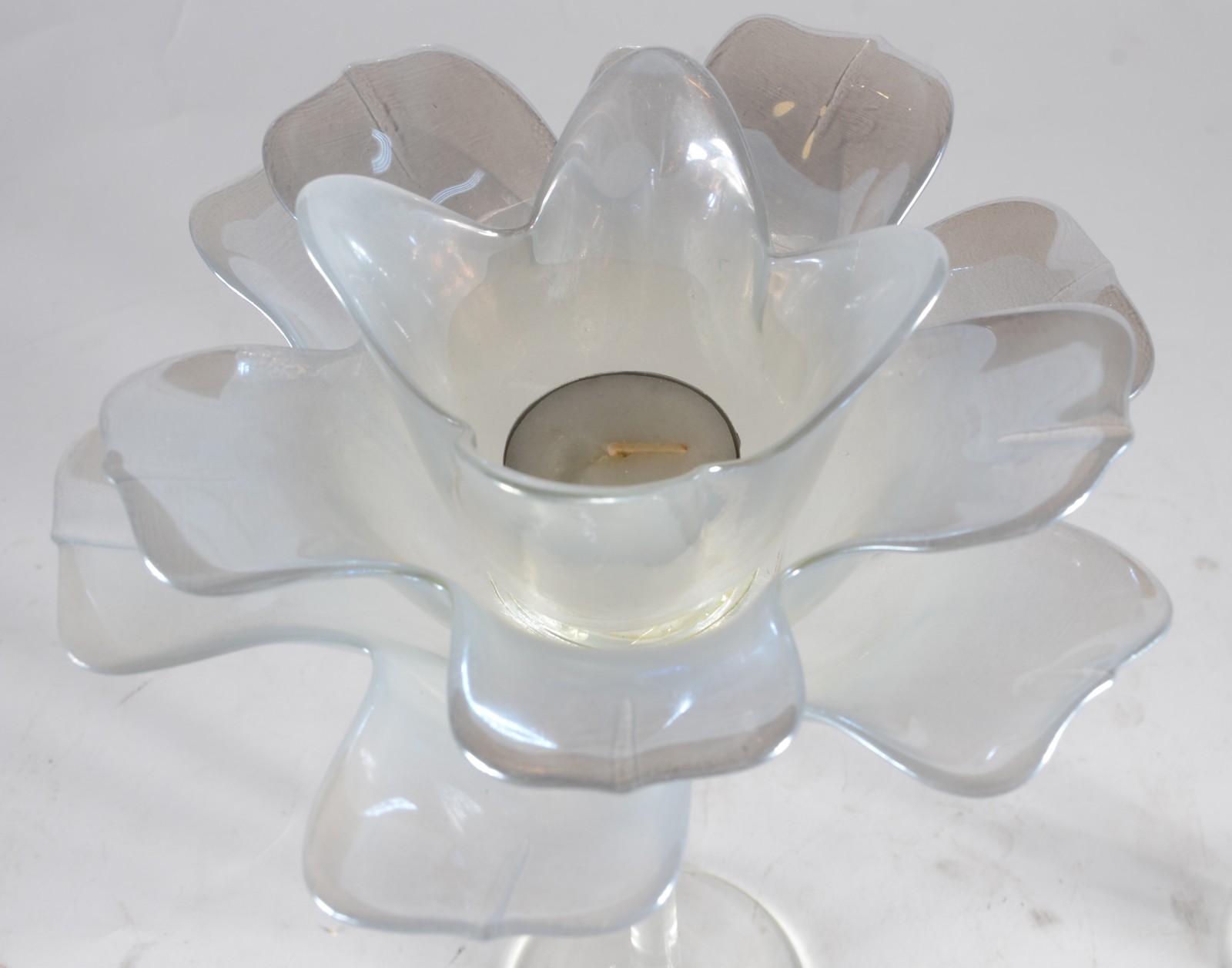 Par de castiçais de vidro decorativo feitio flor de lótus. - foto 3 de 4