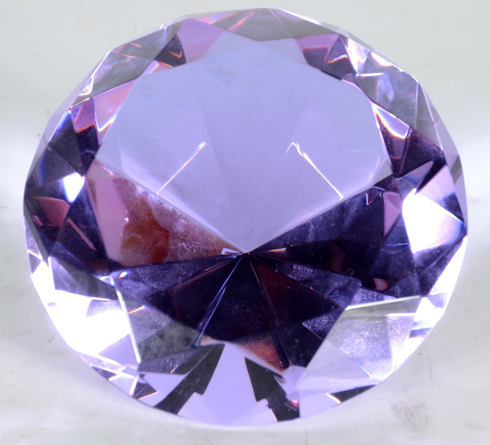 Enfeite de cristal na forma de "diamante lilás", no estojo. - foto 2 de 7