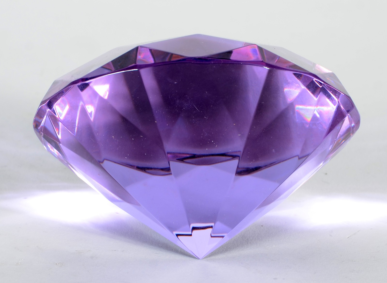 Enfeite de cristal na forma de "diamante lilás", no estojo. - foto 3 de 7