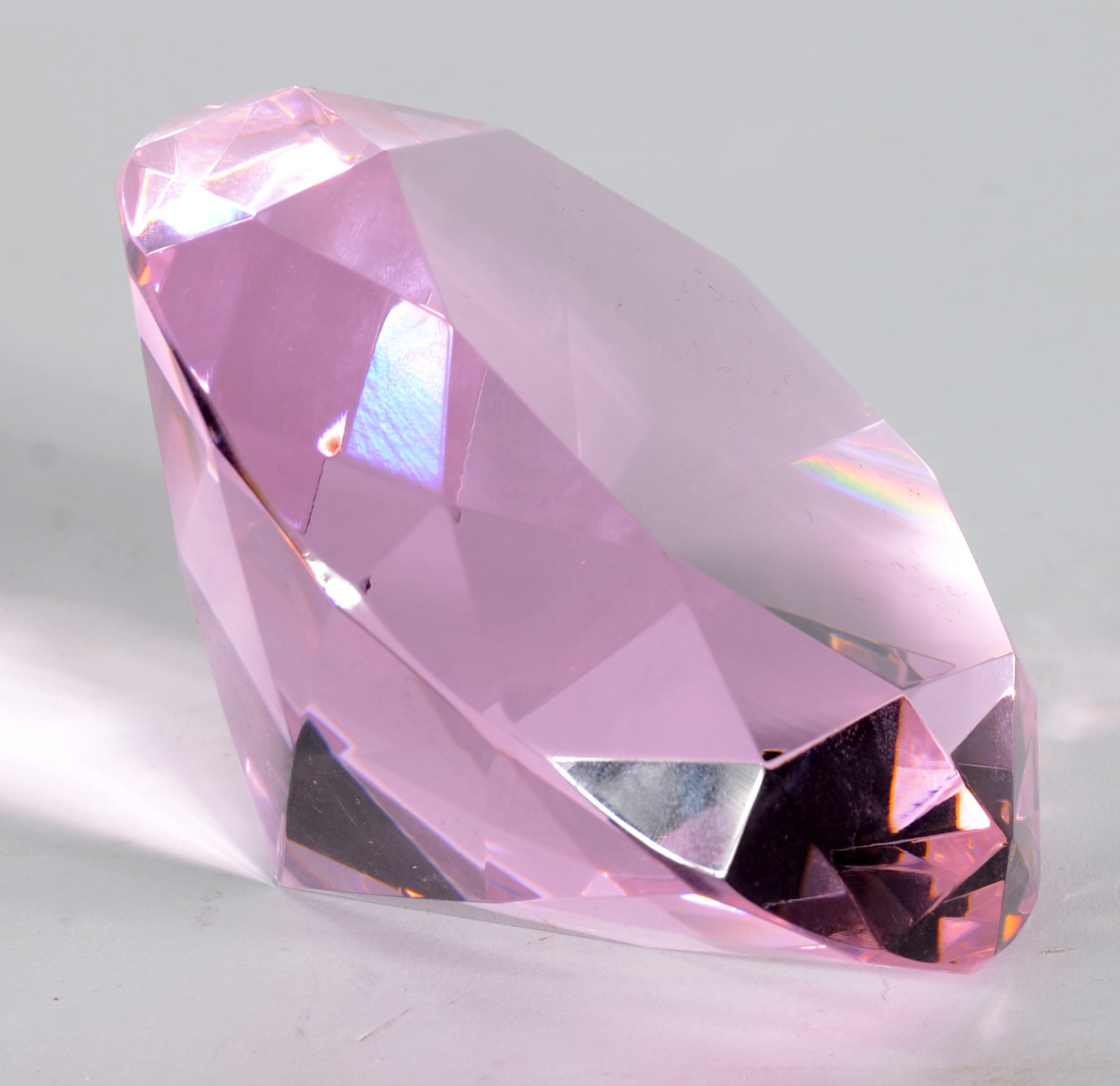 Enfeite de cristal na forma de "diamante rosa", no estojo. - foto 1 de 8