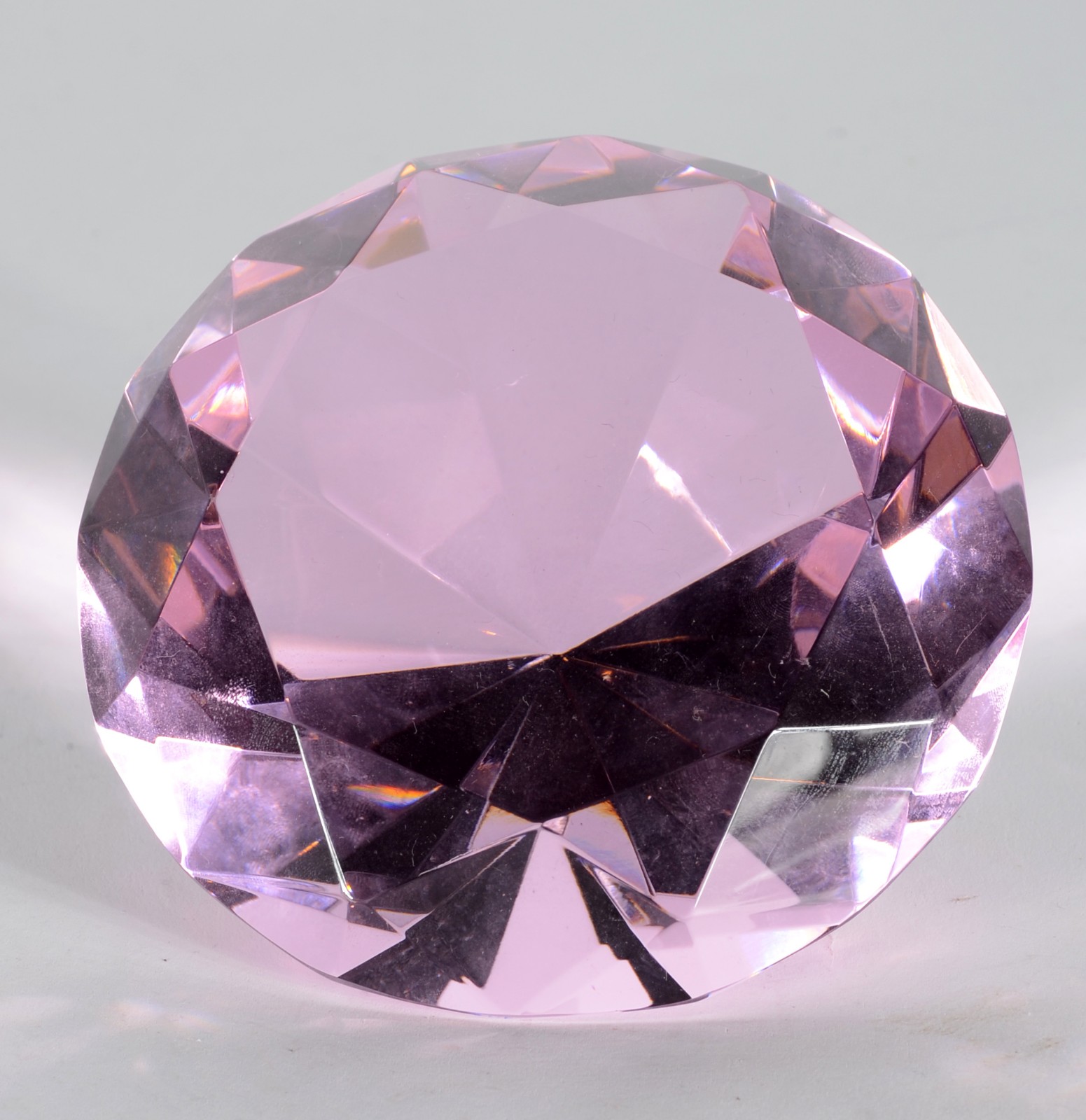 Enfeite de cristal na forma de "diamante rosa", no estojo. - foto 2 de 8
