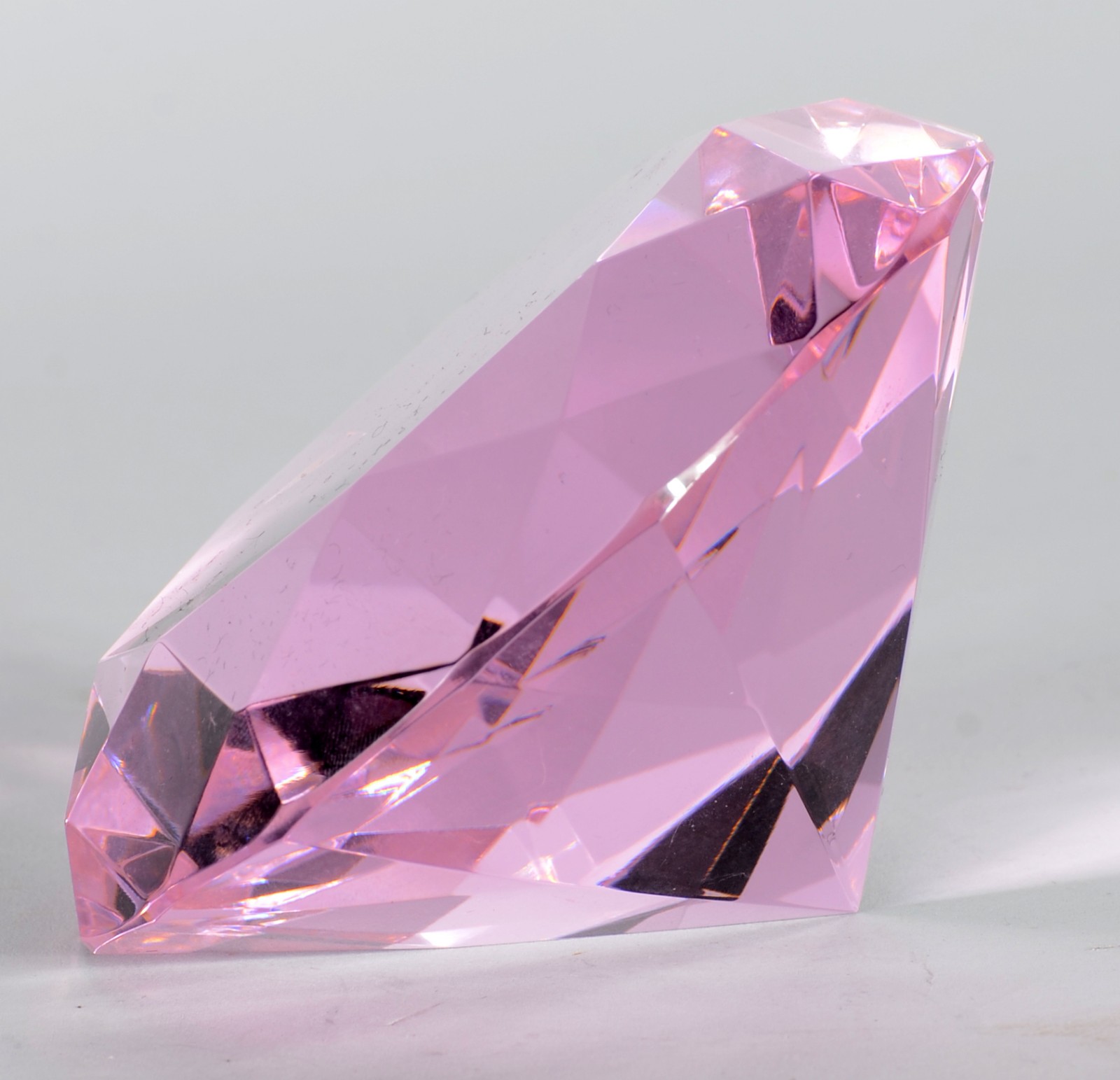 Enfeite de cristal na forma de "diamante rosa", no estojo. - foto 4 de 8